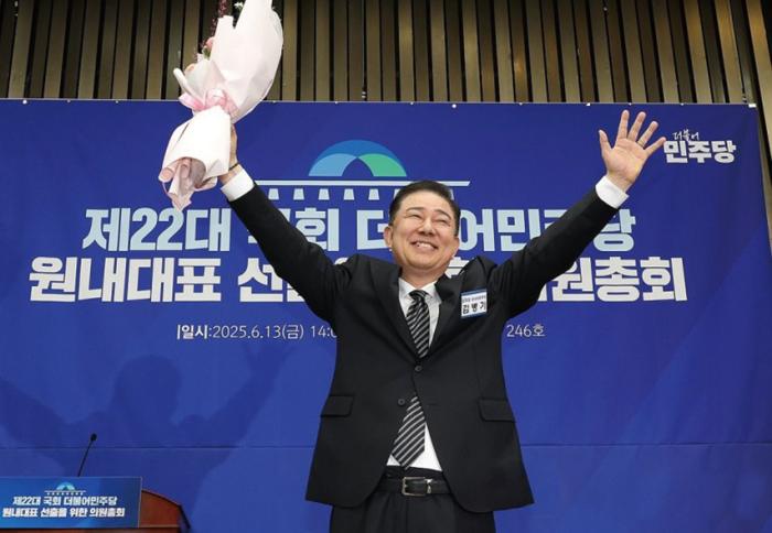 민주당 원내대표에 친명 3선 김병기 선출 기사 이미지