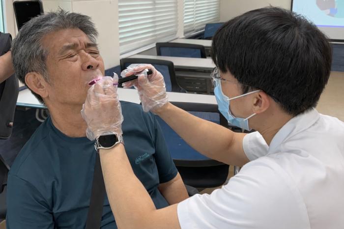 무주군, 저소득층 어르신 의치 지원 기사 이미지