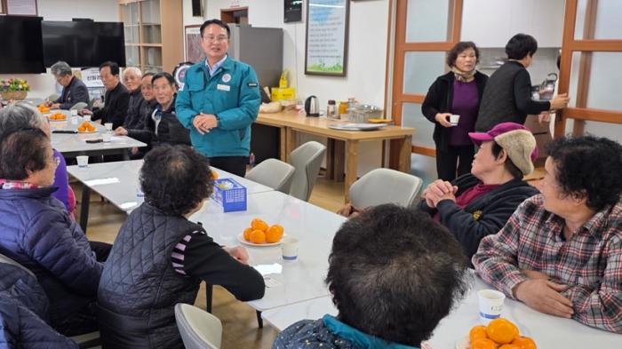 완주군의회, ‘현장 속으로’… 관내 경로당 71개소 순회 방문 기사 이미지