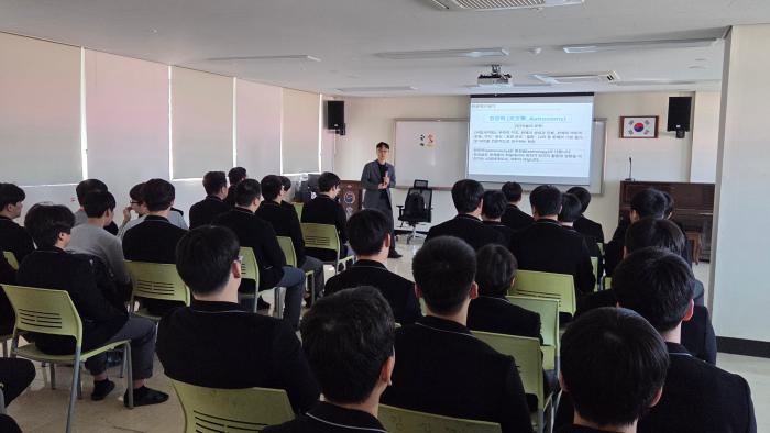세계적 천문학자 서울대 황호성 교수, 전주소년원에서 ‘나, 그리고 우주’ 특별 강연 기사 이미지