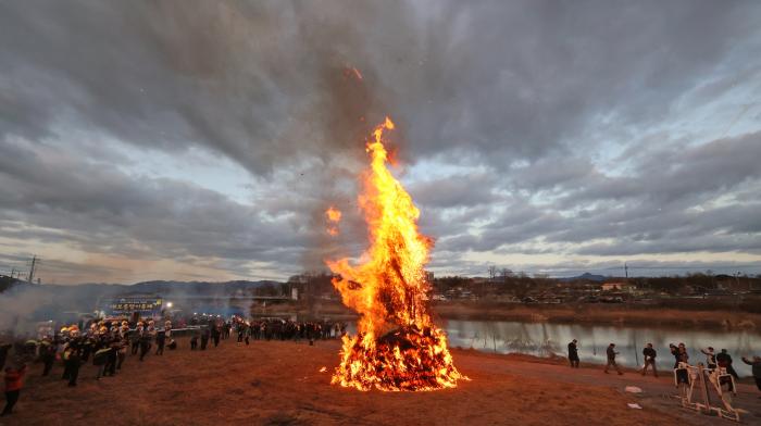 “붉은 달빛 아래” 임실군 정월대보름 행사 성료 기사 이미지
