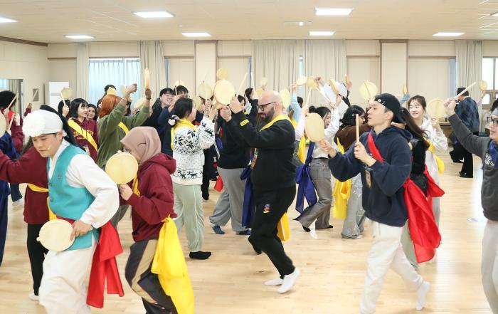 겨울 비수기 실험 통했다…정읍 글로벌 청년캠프 1억 6000만원 경제 효과 기사 이미지