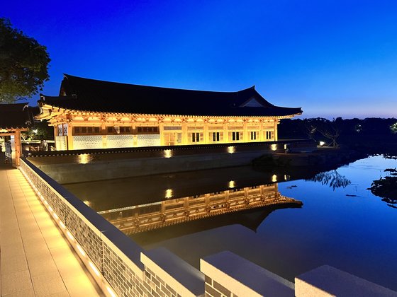 책을 따라 걷는 도시... 전주 ‘도서관 여행’ 기사 이미지