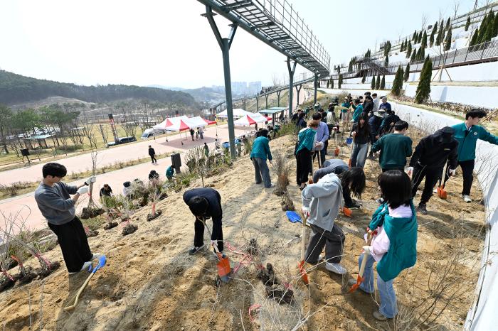 남원시, 경찰수련원 건립 확정 기념 나무심기 기사 이미지