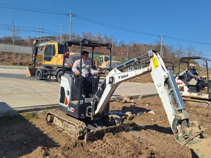 고창군, 소형특수농기계 면허취득 지원 기사 이미지