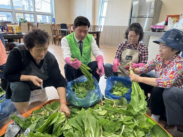 선운산농협, 취약계층 조합원 대상 밑반찬 나눔 기사 이미지