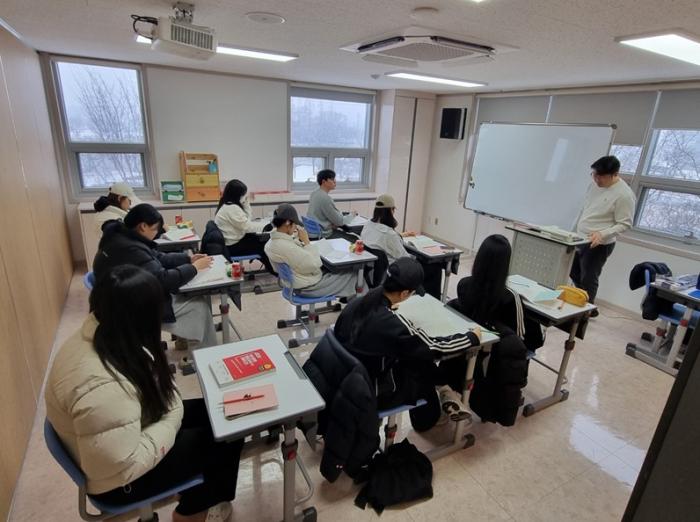 김제시 학교밖청소년, 2026년 제1회 검정고시 9명 응시 전원 합격 기사 이미지