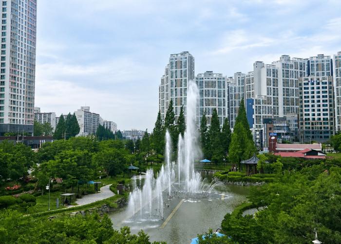 익산 공원 분수대 전격 가동 기사 이미지