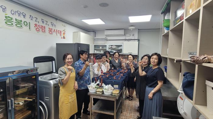 군산시 흥남동 흥봉이 봉사단, 취약계층 위한 갈비탕 나눔 기사 이미지