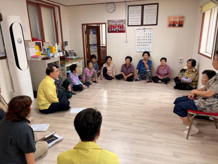 방상윤 부안군 부군수, 폭염 대비 무더위쉼터 현장 점검 실시 기사 이미지