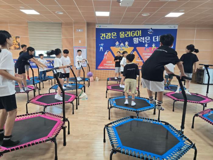 방학 맞은 아이들, ‘신나는 음악줄넘기’로 체력 쑥쑥 기사 이미지