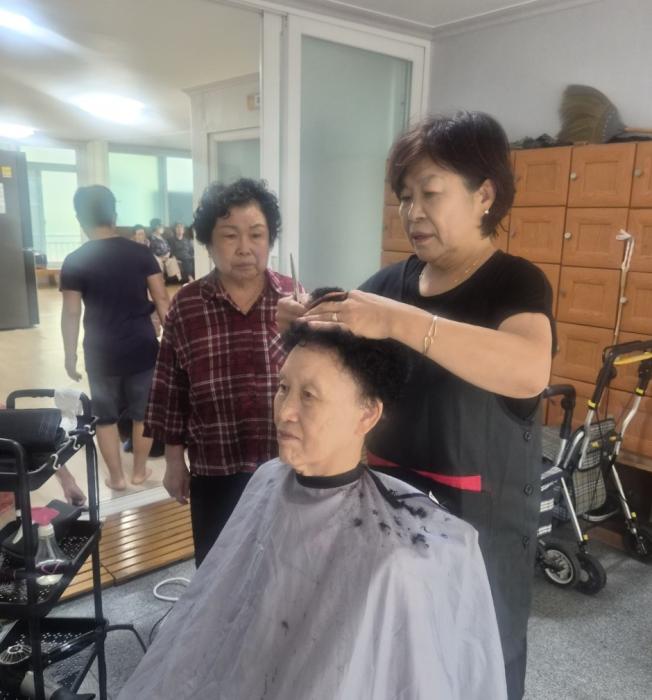"머리 다듬어드려요"…익산 영등1동의 특별한 화요일 기사 이미지