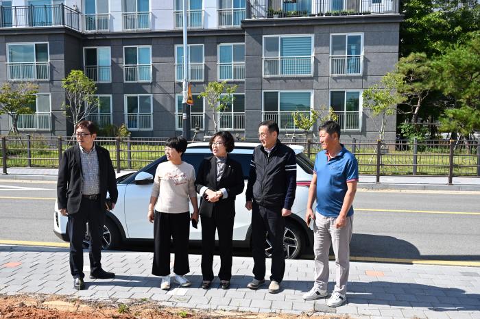 완주군의회, 이서 양우내안애 인근 임시공영주차장 공사 현장 방문 기사 이미지