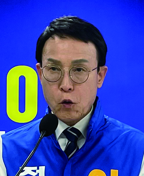 '기자 매수 혐의' 이남호 전 전북교육감 후보, 공소청 송치 기사 이미지
