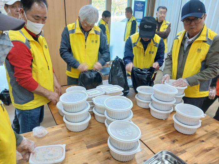고창군, 통합돌봄 ‘돌봄반찬’으로 어르신 식사와 안부까지 챙긴다 기사 이미지